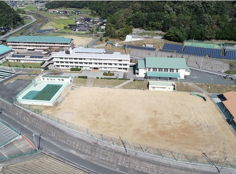 上月小学校全景