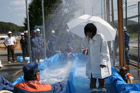 豪雨体験