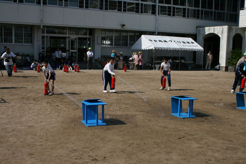 消火器による消火訓練